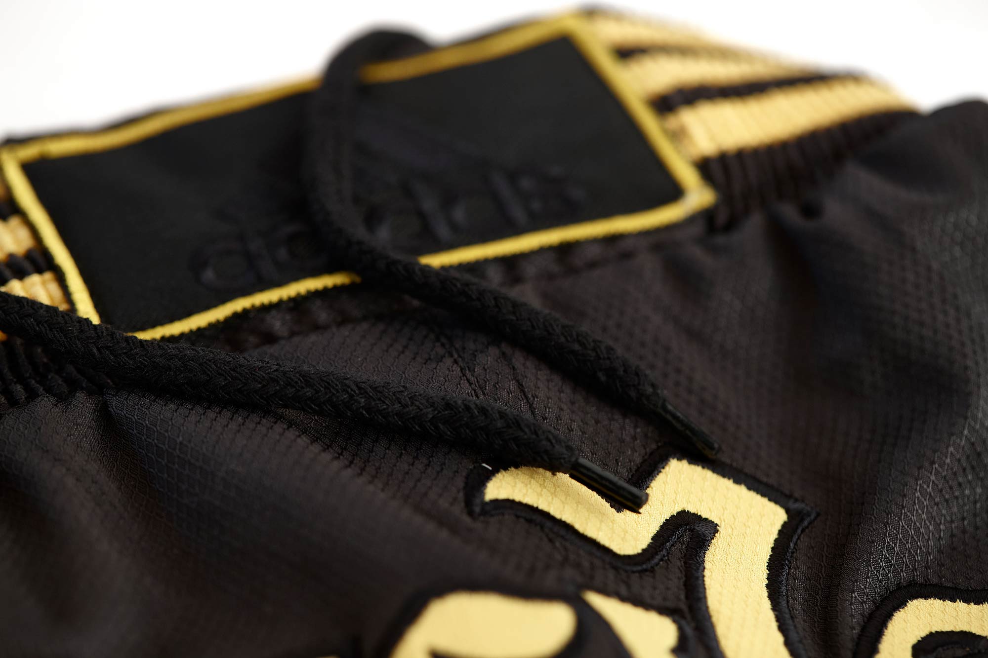 adidas Thai-Box-Shorts schwarz/gold, ADISTH02
