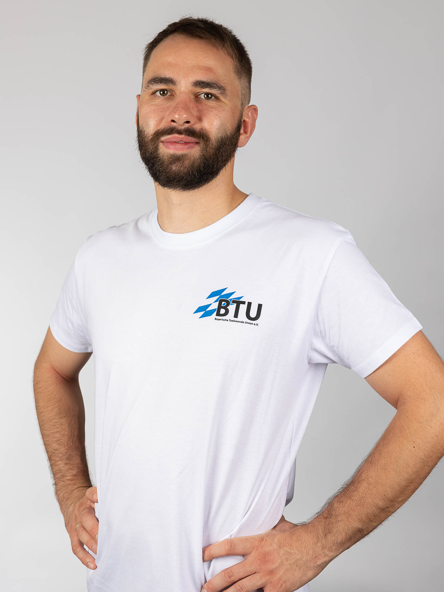 Tee, T-Shirt, White, Logo, BTU, T‑Shirt, Weiß, Logo, Kurzarm, Herrenoberteil, Tee, T-Shirt, White, Logo, BTU, T-Shirt, Weiß, Logo, Kurzarm, Herren, Tee, T-Shirt, weiß, Logo, BTU, Tee, T-Shirt, Logo, Weiß, Kurzarm, Tee, T-Shirt, weiß, Logo, BTU, T-Shirt, W