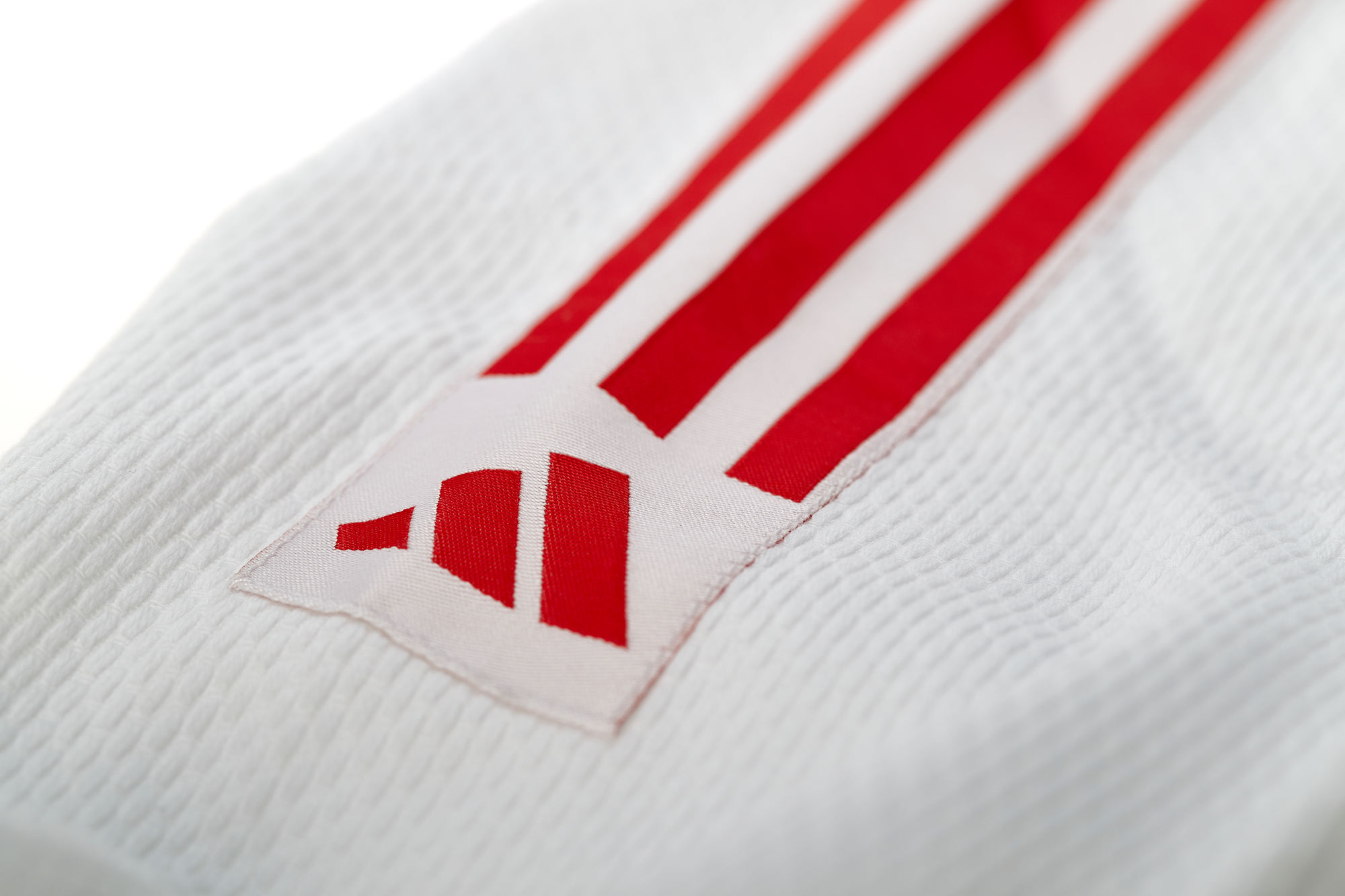 adidas Judo-Anzug Club weiß/rote Streifen, J350