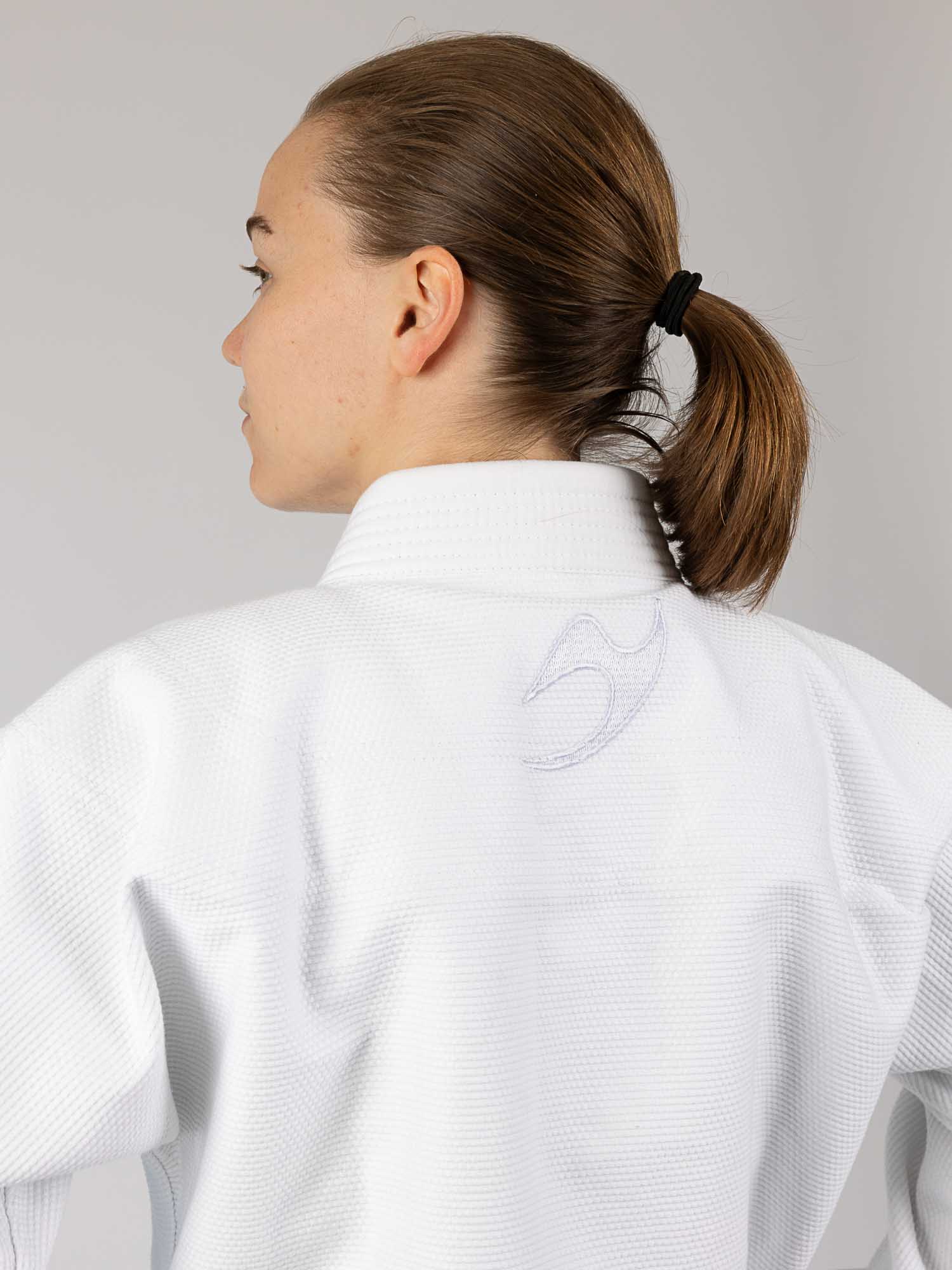 Judo Gi, Judoanzug, Weiß, Ponytail, Rückenlogo