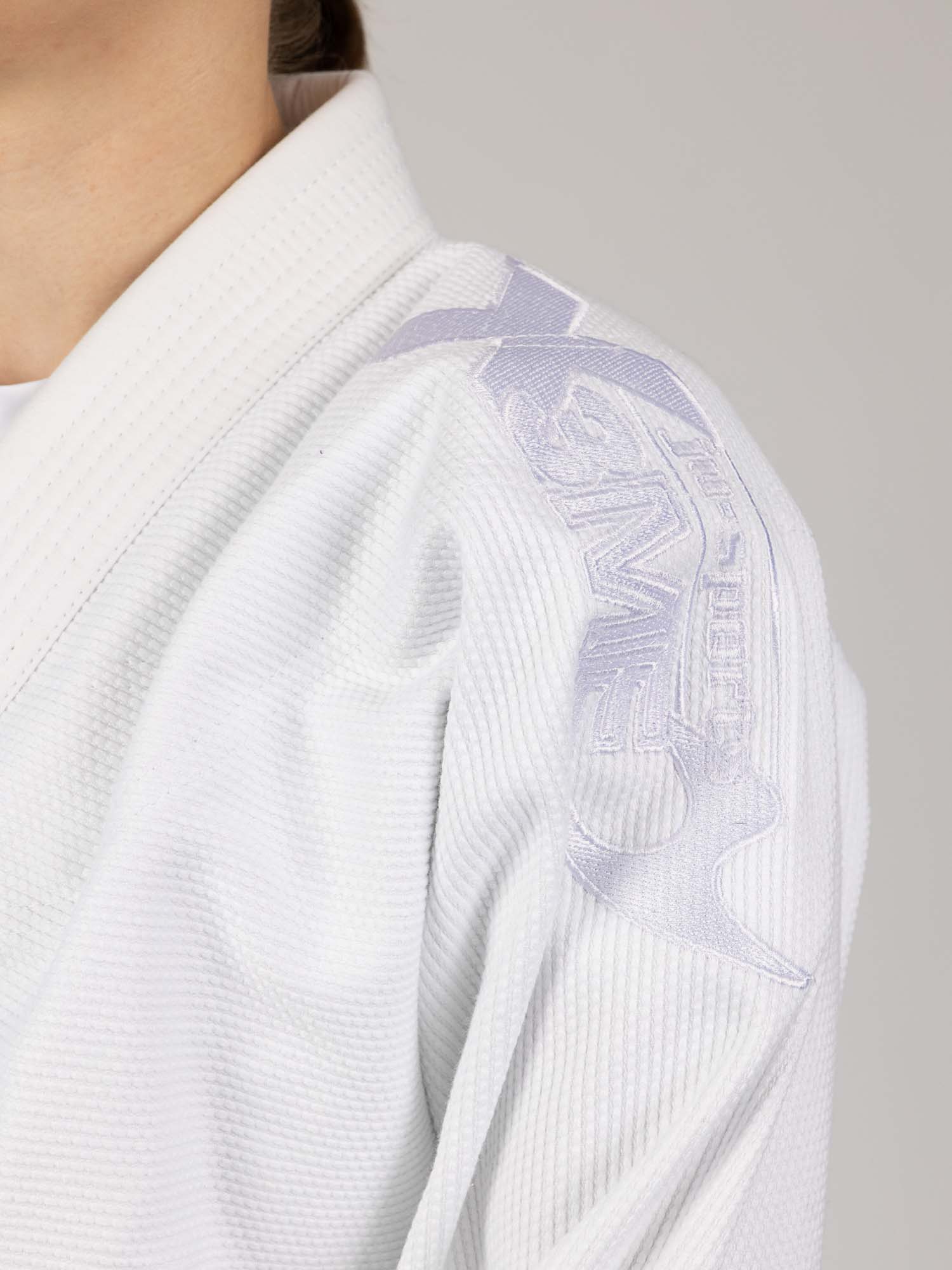 Judo-Anzug, weißer Gi, Kimono-Jacke, Schulter-Patch, Logoprägung