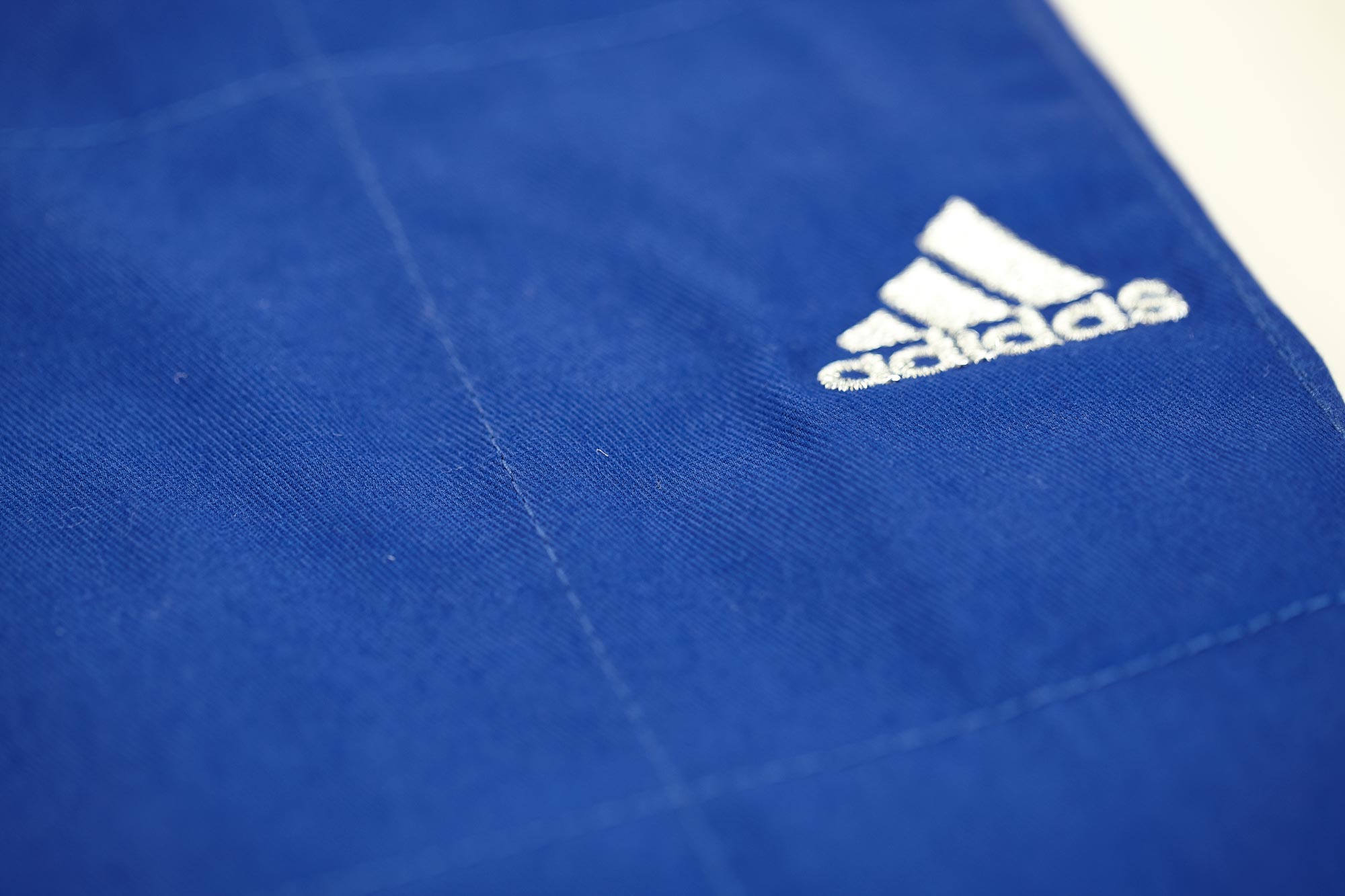 adidas Judo-Anzug Millenium blau/silbernes Logo, J990B