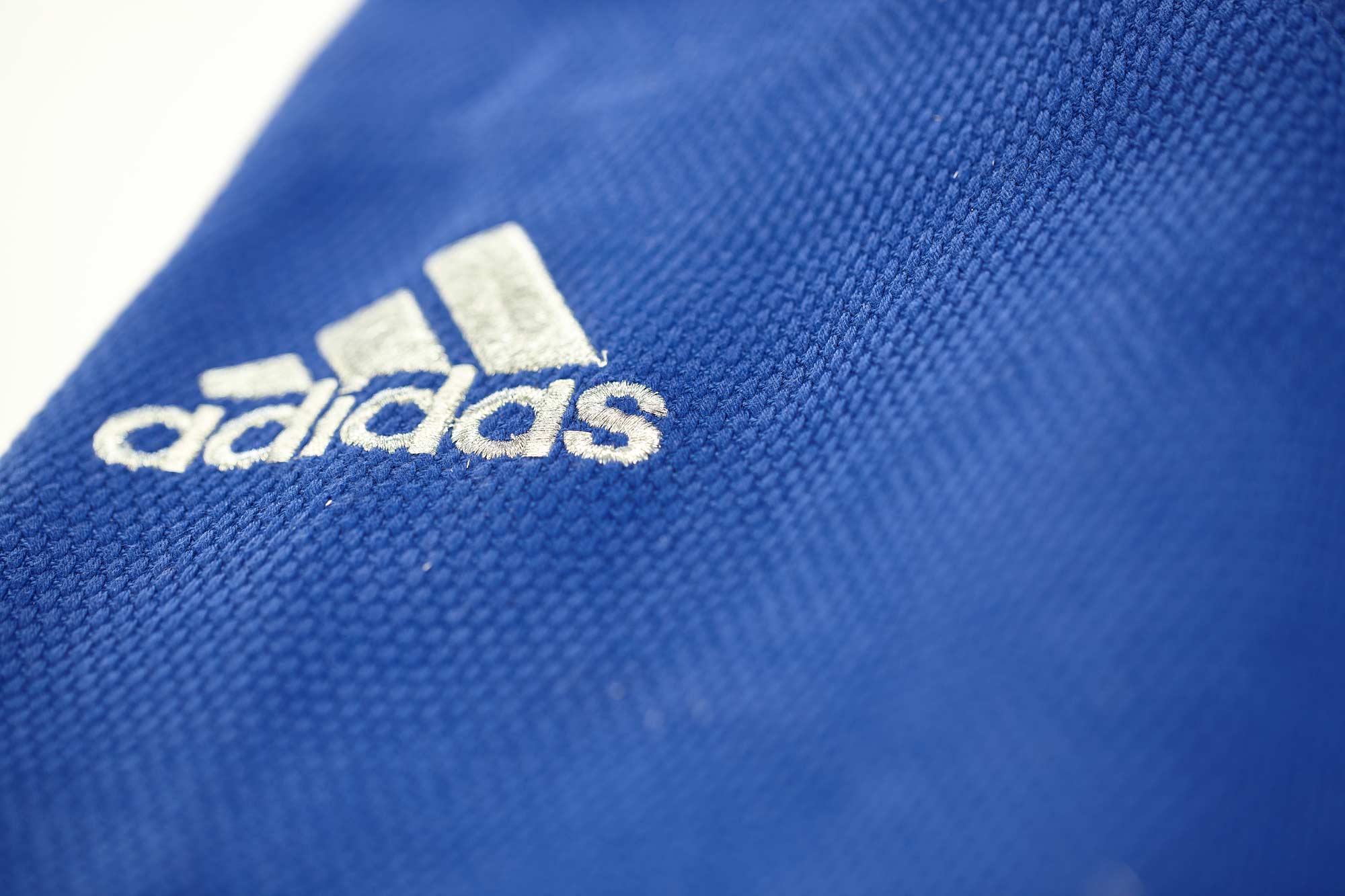 adidas Judo-Anzug Millenium blau/silbernes Logo, J990B