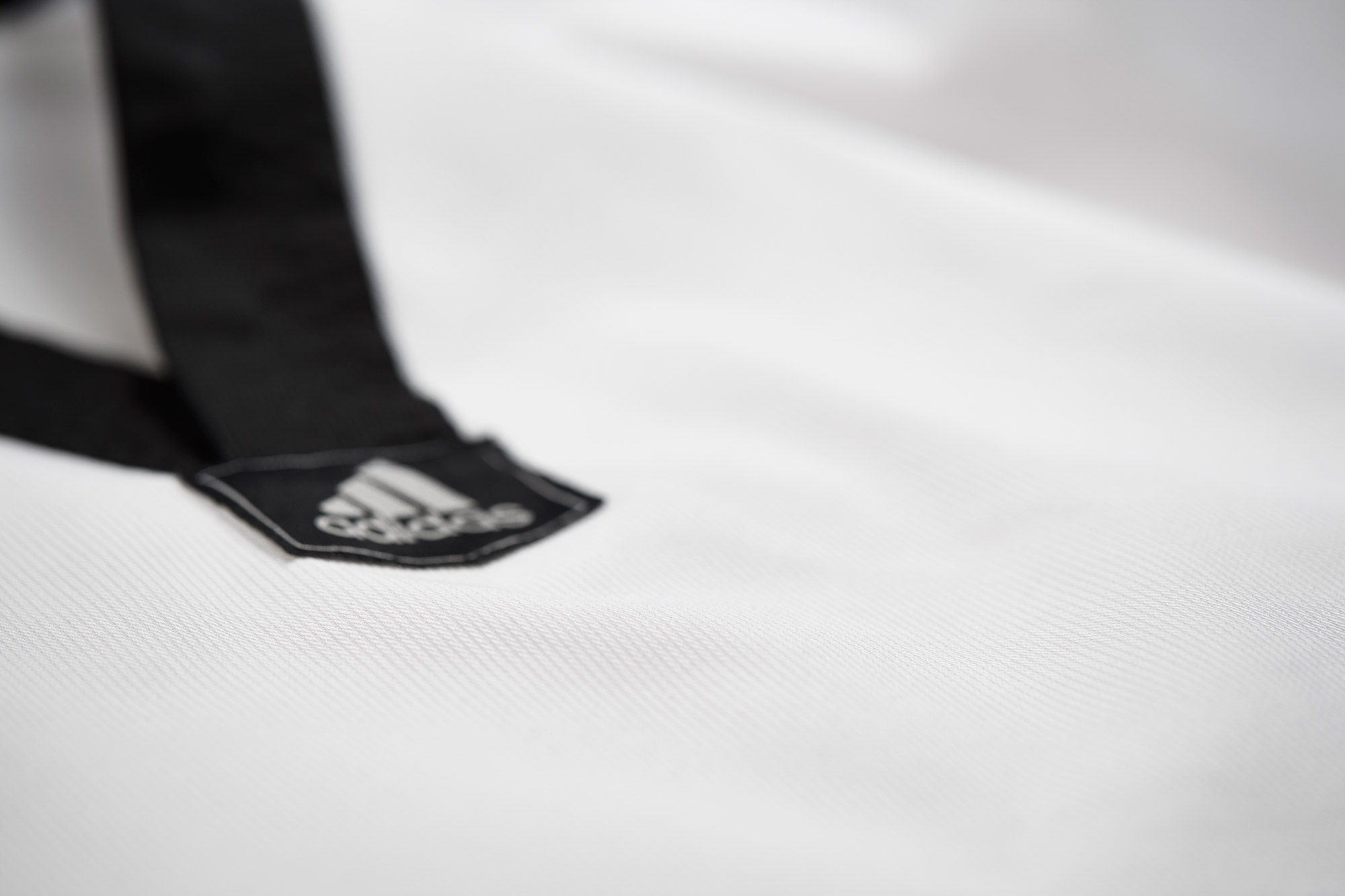adiTCB02-Club-3Str-SR-702330000-2018-D-1536 adidas Taekwondoanzug, schwarzes Revers Hansu Leipziger Land Edition